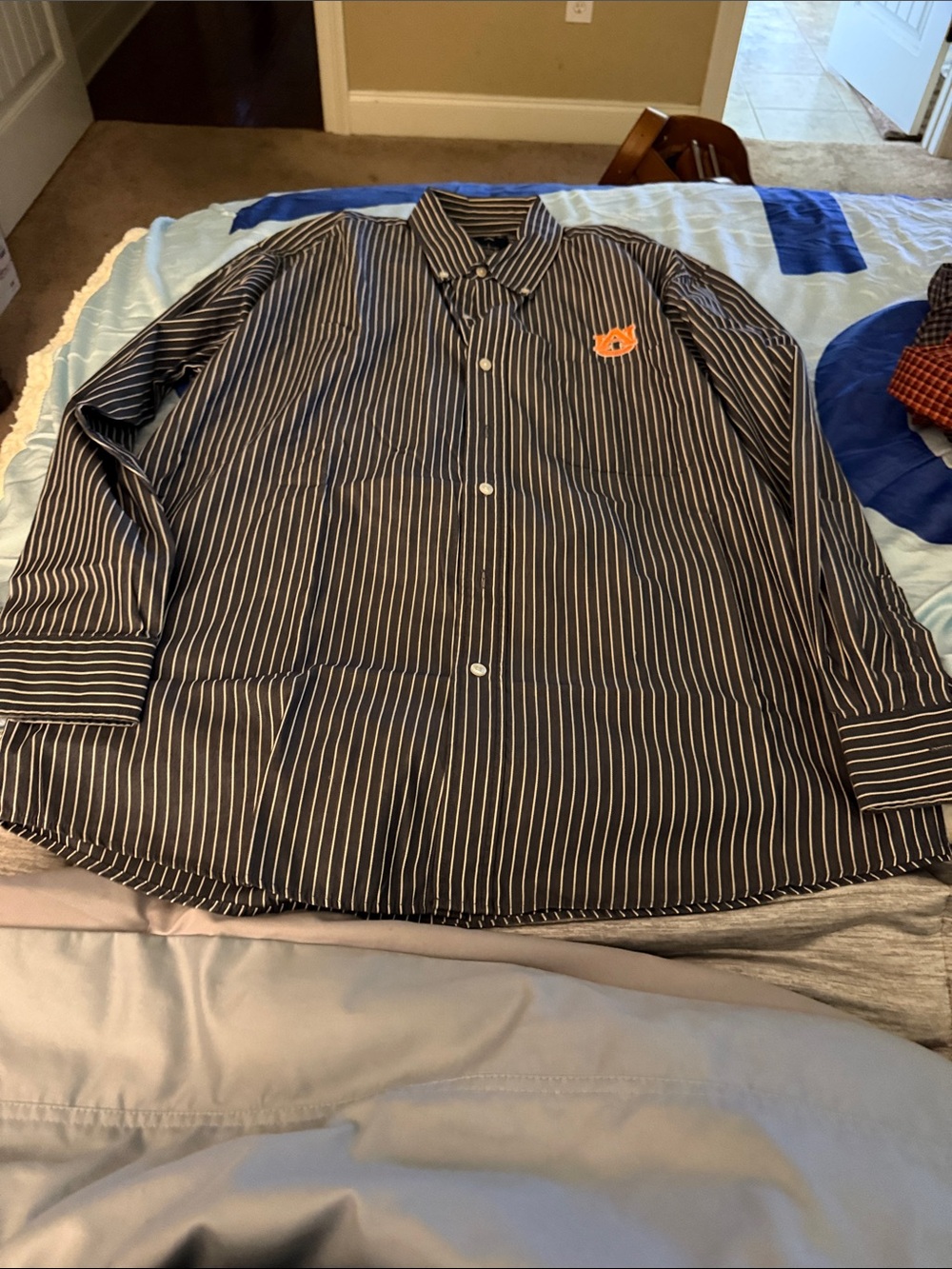 Antigua Men's dark blue Pinstripe Button-Up LS Shirt w/AU (Auburn) on left -LG
